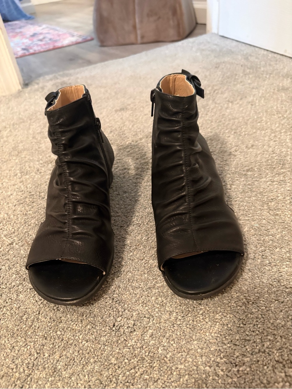 Black Ruched Open-Toe Women's Mules & Clogs